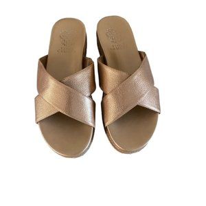 Vince Camuto Ravensie Gold Metallic Studded Sandal 7.5